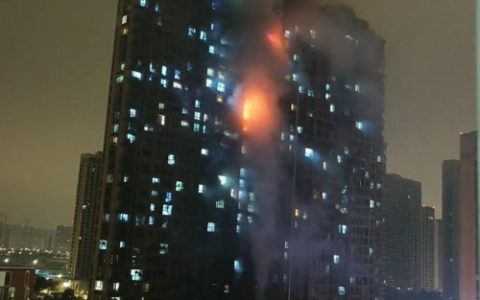 南京一小区发生火灾致4人死亡