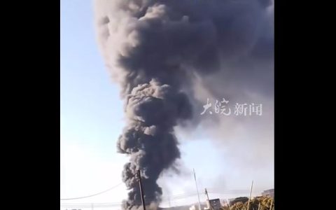 浓烟滚滚！广州一汽配仓库发生火灾，暂无伤亡