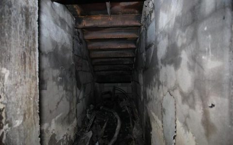 武汉一停业商场两名工人违规进行氧割作业引发火灾，被警方拘留