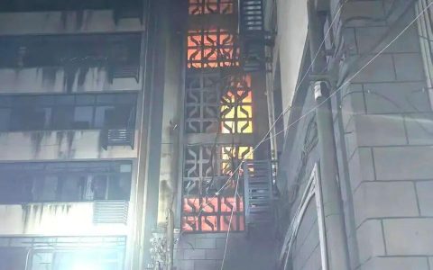 江西南昌一小区深夜突发火灾，16人被困，这个习惯太危险